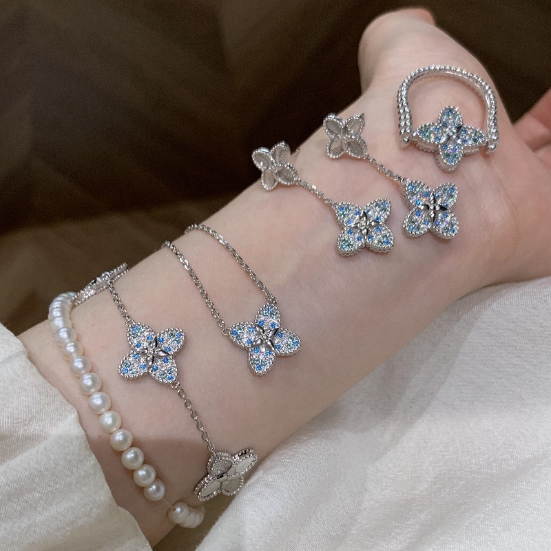 Style français léger luxe rétro Design plein diamant Laser trèfle bague Bracelet boucles d'oreilles collier tempérament palais Style ensemble