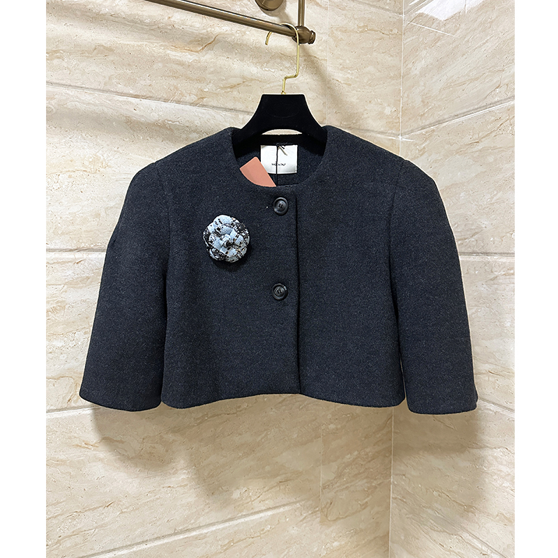 2025 Women's Grey Short Jackets With Blue Flower Brooch Luxury Fashion Single Breasted Jacket Women Round Neck Half Sleeve Loose Casual Coat