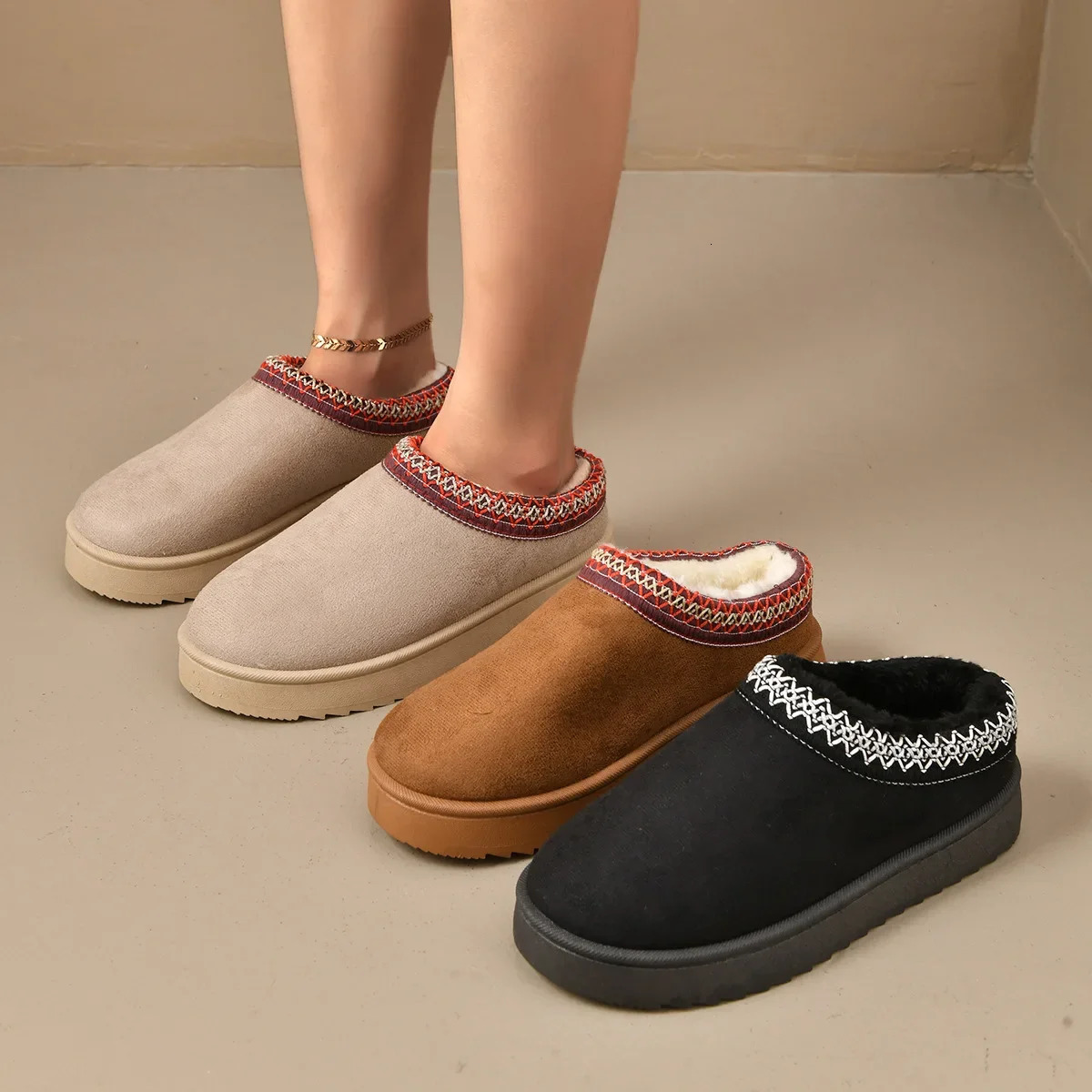 Dames à la mode épaissie en peluche bottes de neige automne hiver demi pantoufles chaussures en coton en caoutchouc supérieur chaussures pour fem