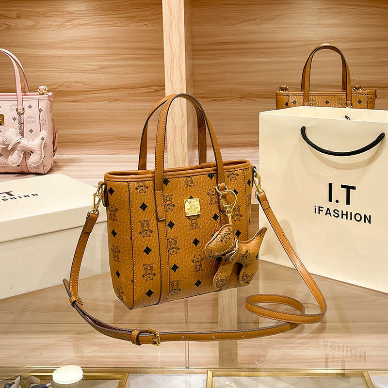 2025 New Fashionable Bear Pattern Printed Versatile Women's Handbag and Crossbody Bag