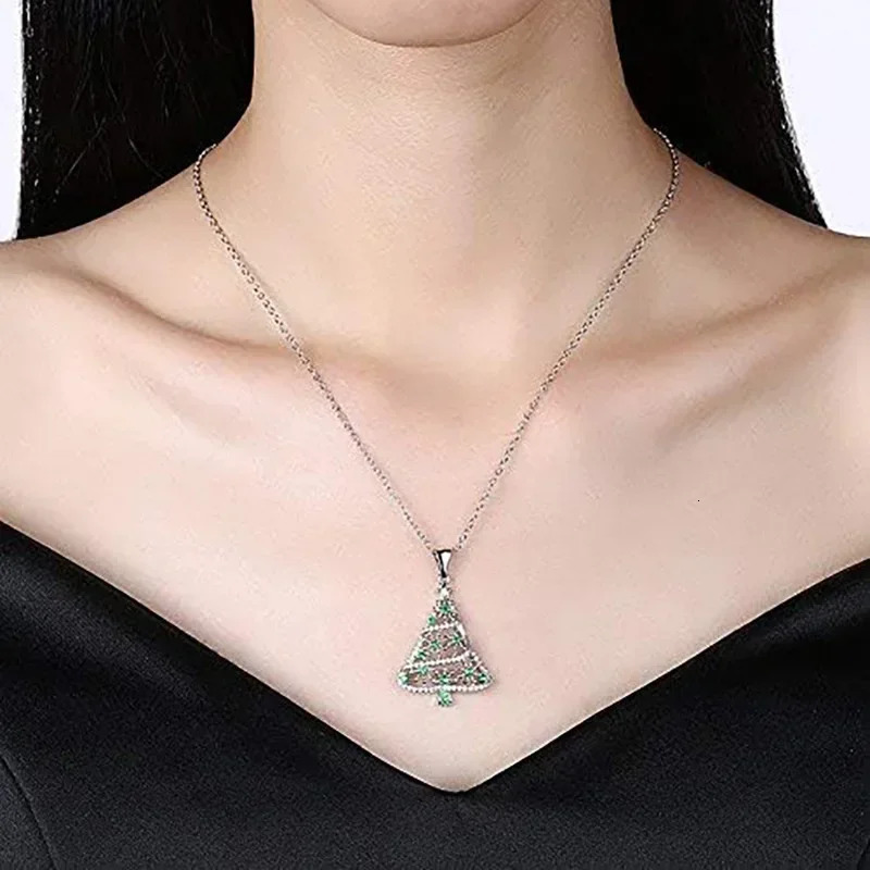 Collier pendentif de noël à la mode, tempérament exquis, vacances, incrusté de Zircon, bijoux d'arbre, 2025, 251203
