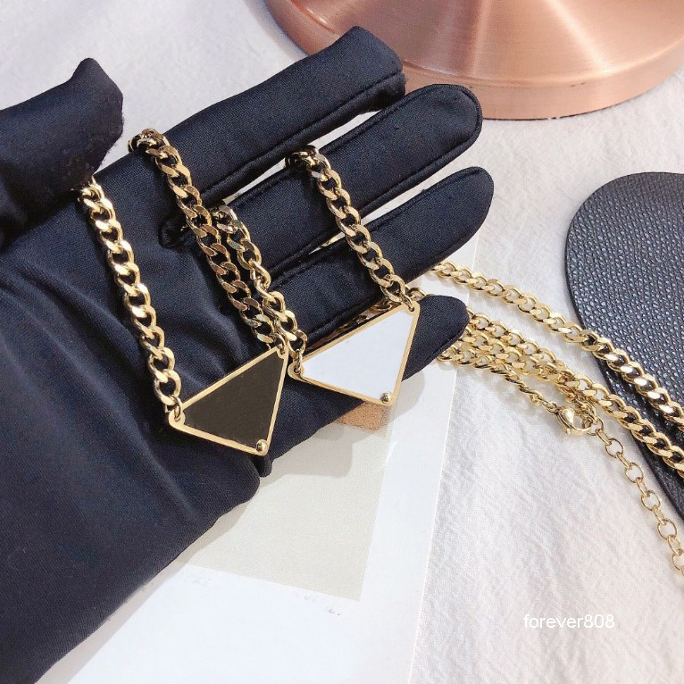 Colliers pendentifs Triangle classique pendentif colliers noir blanc luxe Style charme femmes collier printemps fille amour cadeau d'anniversaire