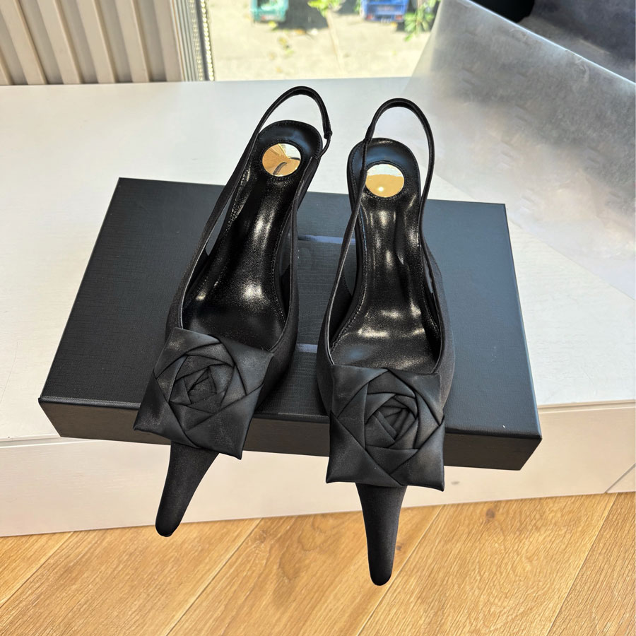 Top qualité Soie Cuir véritable Fleurs Bout pointu Sandales à talons chaton 5,5 cm Talon moyen Chaussures habillées Talons de créateurs de luxe C