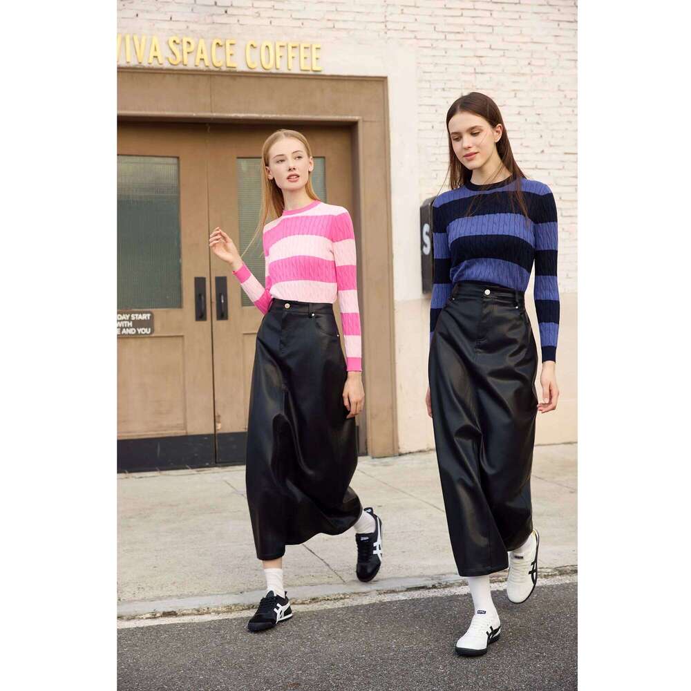 Mode AP 2026 automne et hiver nouveau col rond deux couleurs Patchwork pull jupe en cuir extensible mode