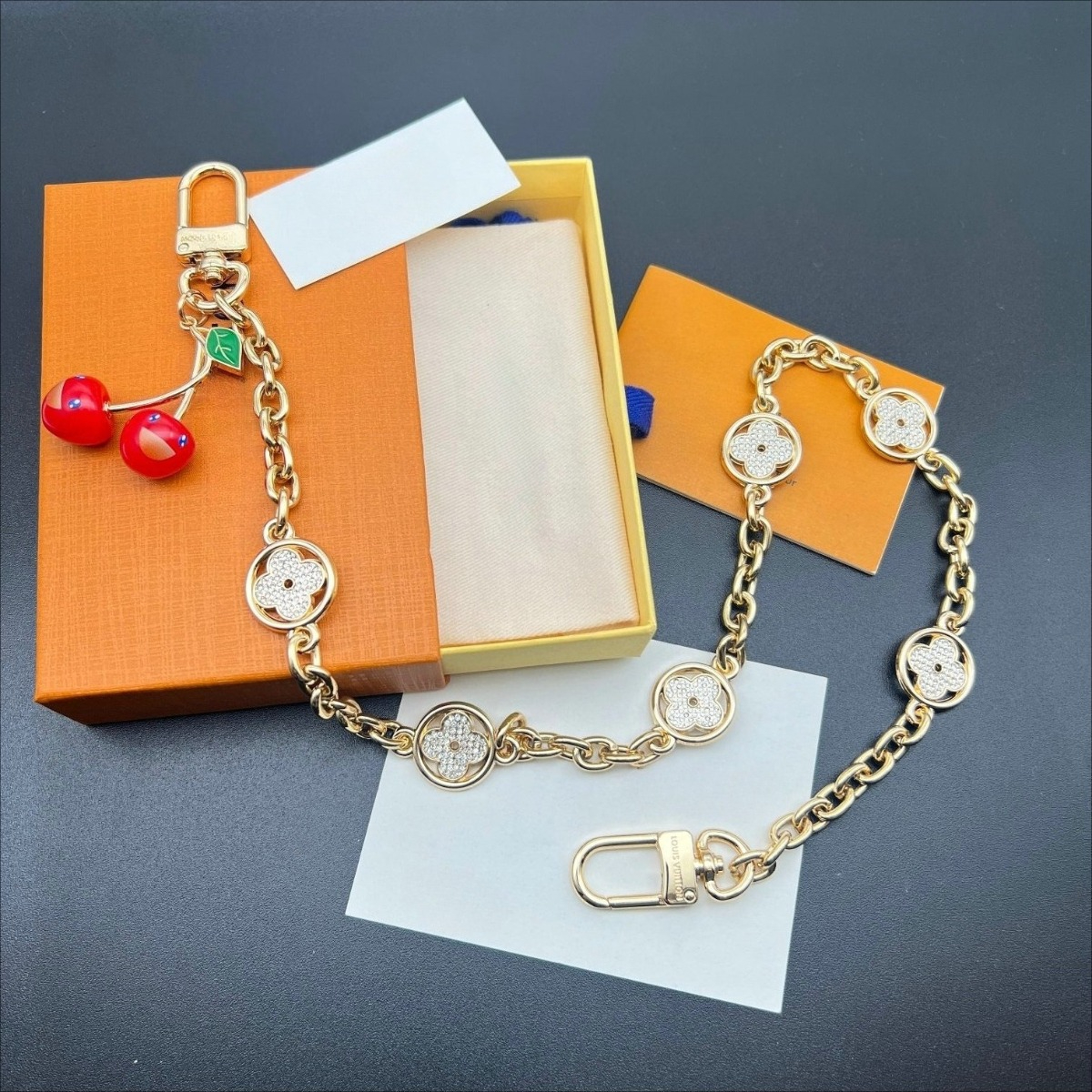bag charm keychain designer keyring Luxury key bag charm fashion chain flower designer bag charms gold sliver keychain Christmas gift