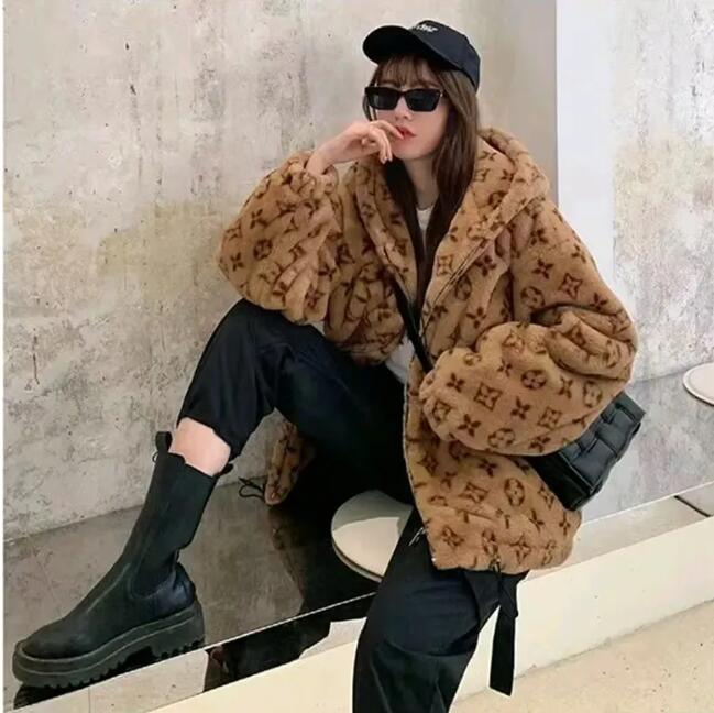 25SS Veste d'hiver de mode pour femmes Designer Manteau à capuche de luxe Chaud Slim Fit Luxe Top Alphabet Sweat à capuche Fourrure pour femmes V