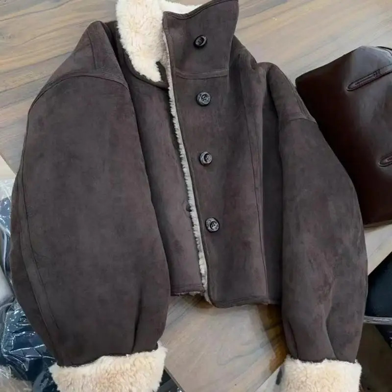 Double face rétro marron laine d'agneau épaissie veste à revers pour les femmes coréennes automne et hiver mode tendance lâche casual manteau 251