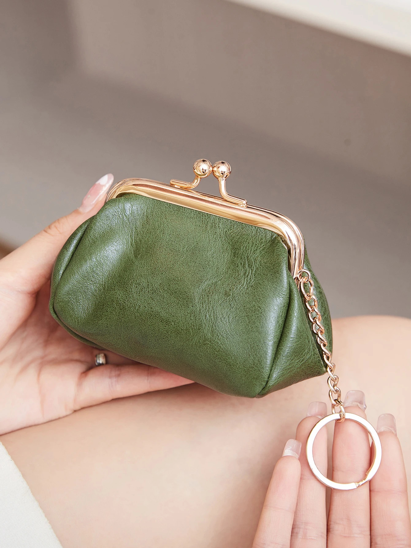 Retro mini compact and cute coin purse fashionable kiss lock small wallet womens solid color PU leather coin bag with keychain 251204