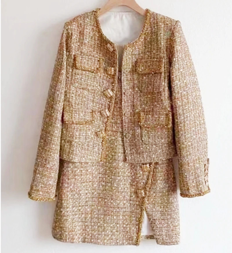AW Arrive femmes deux pièces ensembles Camel doré Tweed col rond manteau Slip Mini robe avec paillettes et diamants 251203