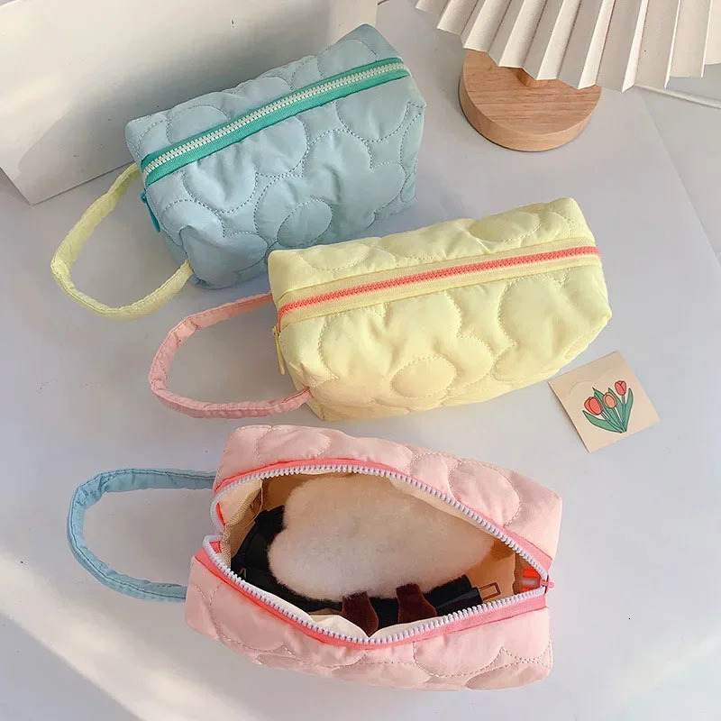 Ins New Korean Quilted Flower Cosmetic Bags Women 2025 Fashion Large Capacity Cotton Makeup Storage Bag Beauty Case 251204