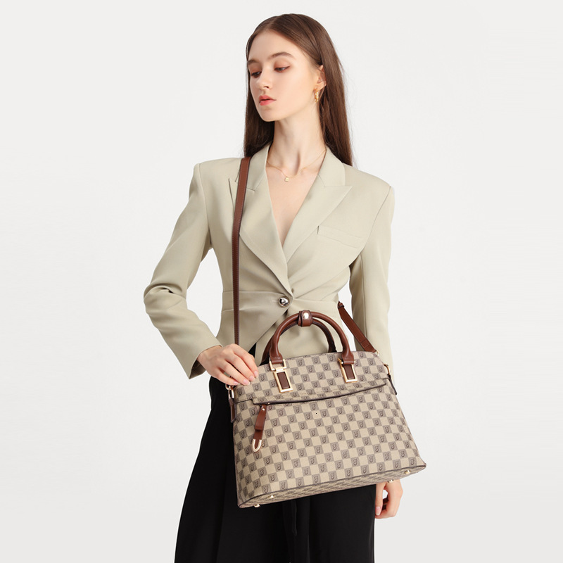 Women's luxury handbag, shoulder bag, crossbody bag, handheld large capacity commuting bag, designer bag, shoulder bag
