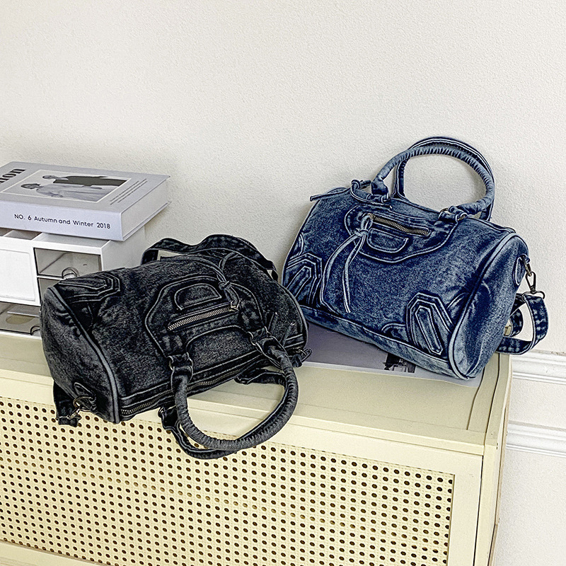 Fashionable retro denim women's shoulder bag Christmas gift large capacity spicy girl motorcycle bag luxury new commuting women's bag desi