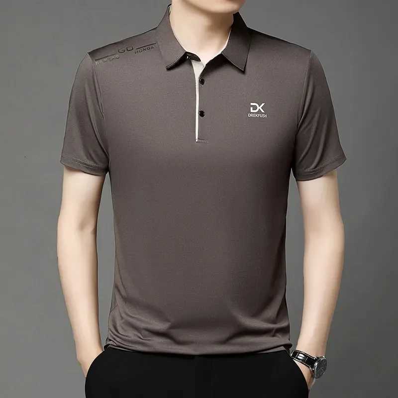 New Mens Business Casual Short Sleeved Shirt with Badge Solid Color Polo Shirt Fashionable Breathable Comfortable Versatile Top W251208