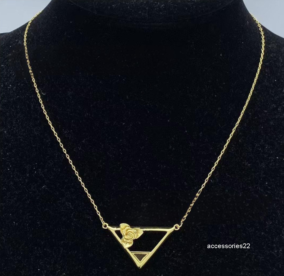 Pendant Necklaces Black Gold necklaces fashion White pink Triangle Letter Pendant Necklace Luxury Brand Designer Jewelry Titanium Steel pendants Cha