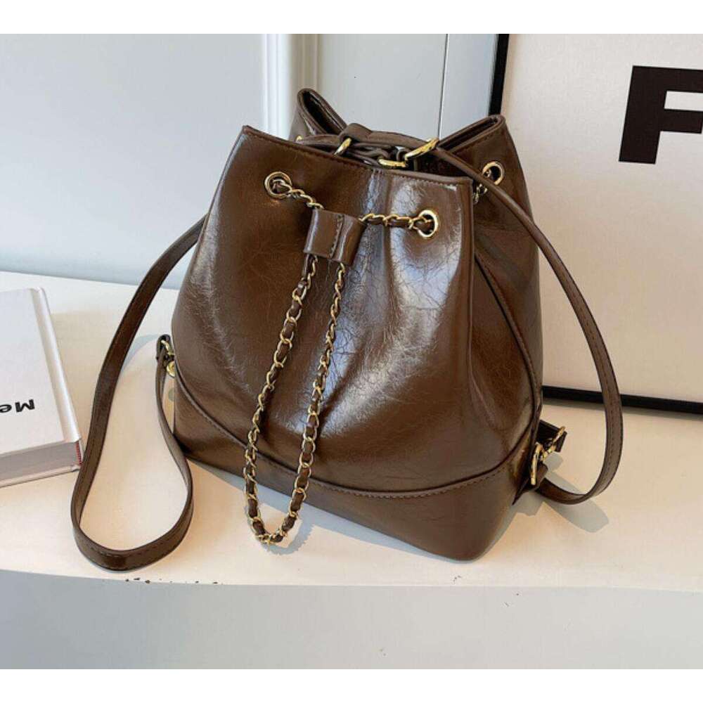Zaino da donna vintage di vendita caldo Autunno Inverno Design chic Borse a secchiello femminili in pelle PU strutturata Borse a tracolla versatili