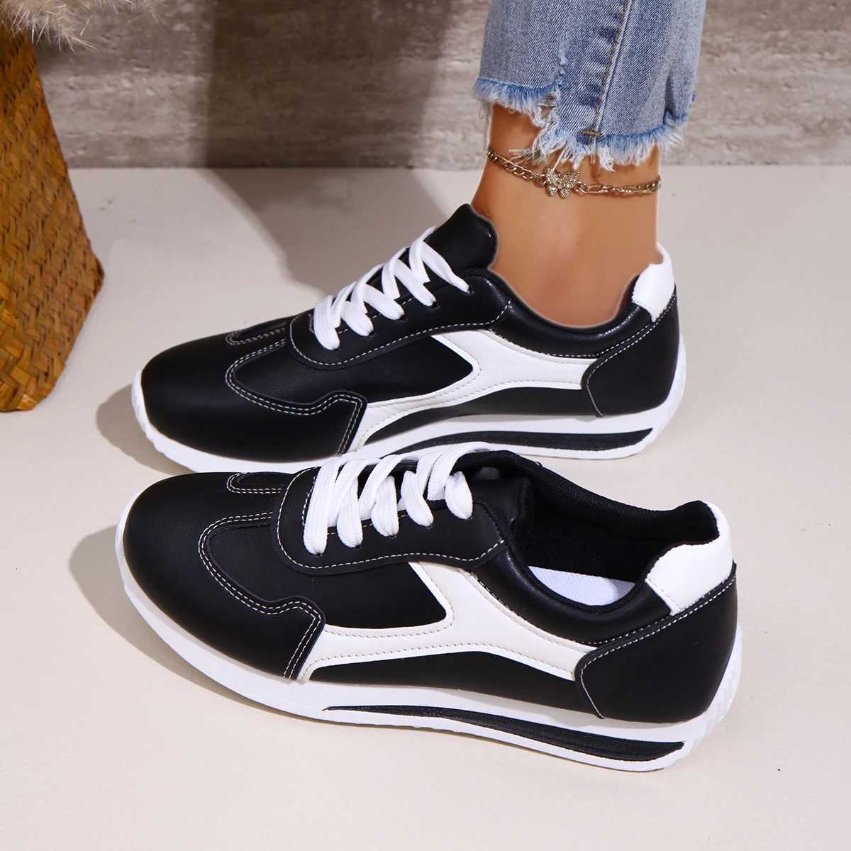 2025 Spring New Women Sneakers Comfortable Outdoor Fi Versatile Flat Casual Sneakers Lace Up Women Sports Shoes Plus SizeXJ251208