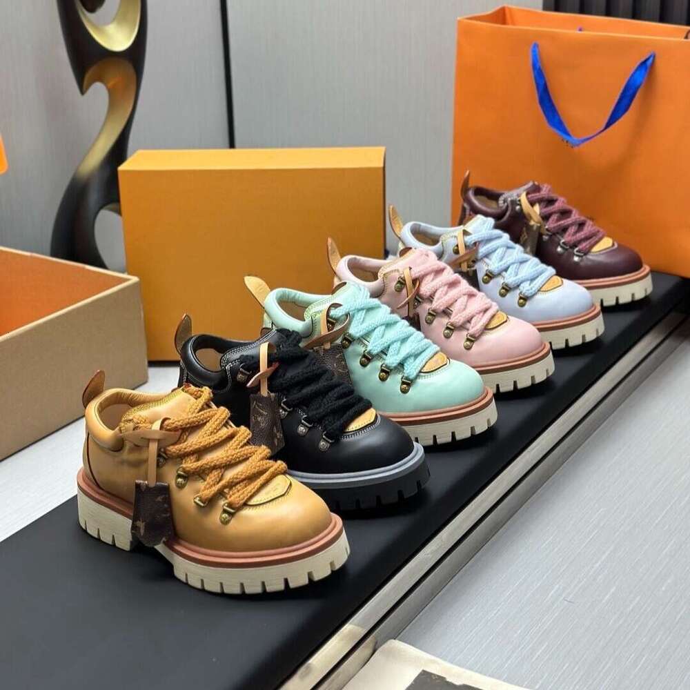 designer Mens Womens shoe Classic Hiking boots Plain Calf Couple Lace up platform ride knight Martin Boots Vacation outdoor shoe new luxury Remix De