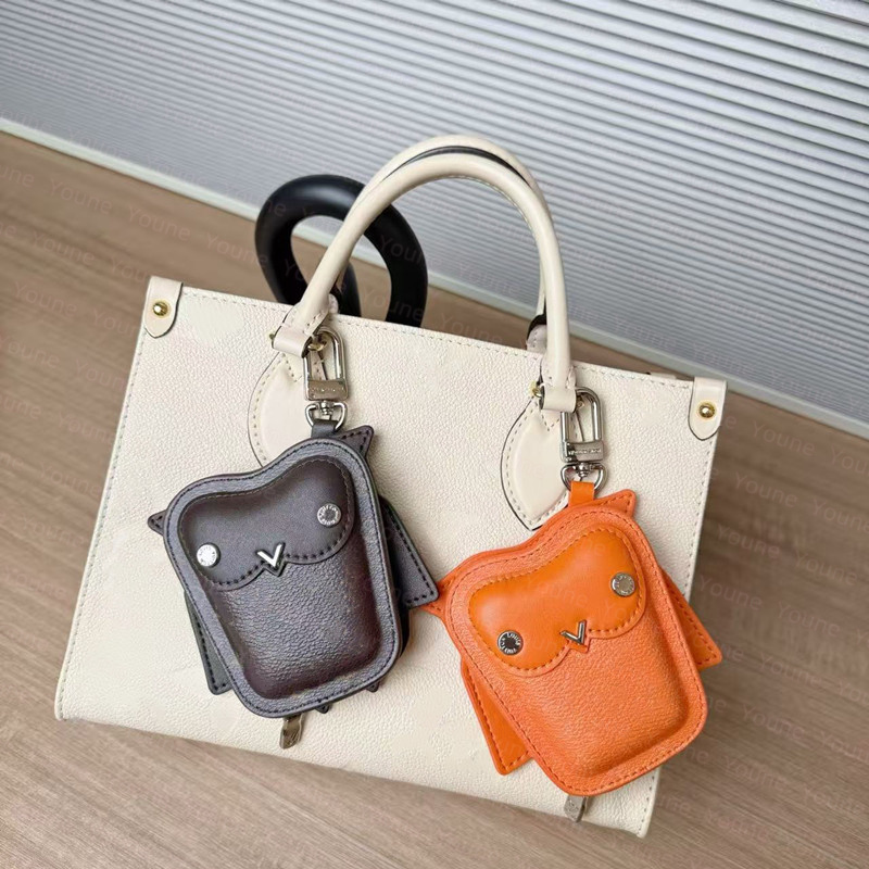 Luxury Designer Keychain Leather LOU donut pizza Owl Bag Charm Men Womens Keychain Animal Bag Charms High Quality Letter Key Chain earphones Pouch B