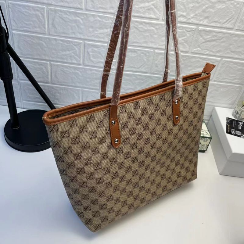 High end new light luxury women's shoulder bag, large capacity commuting multifunctional handbag, designer bag, women's crossbody bag, lux