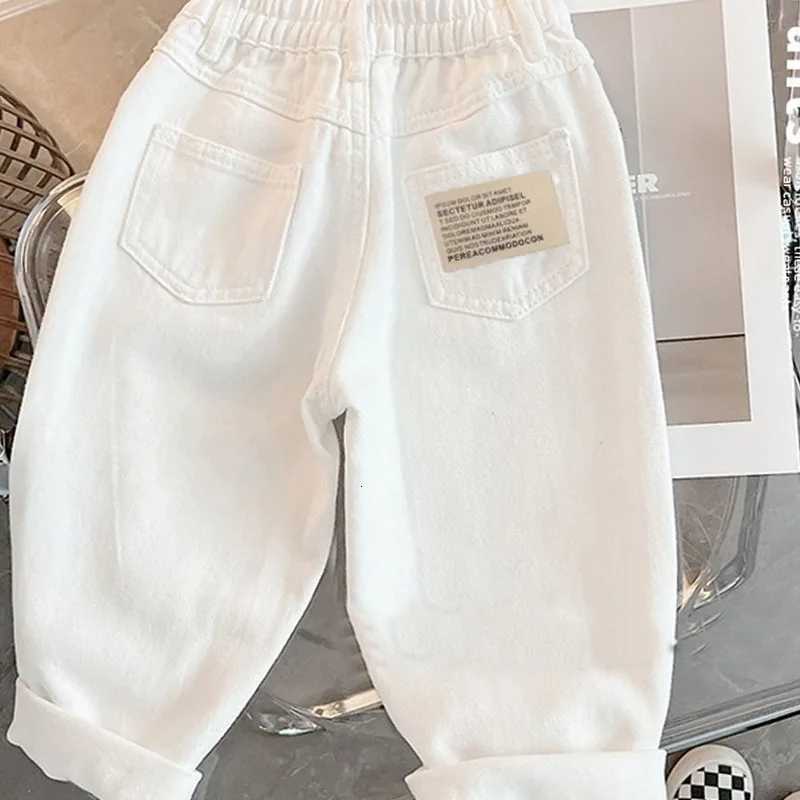 Unisex Kids White Jeans 2025 New Korean Childrens Trousers Spring Autumn Versatile Fashion Denim Pants for Boys Girls 1-10 YrsT251208