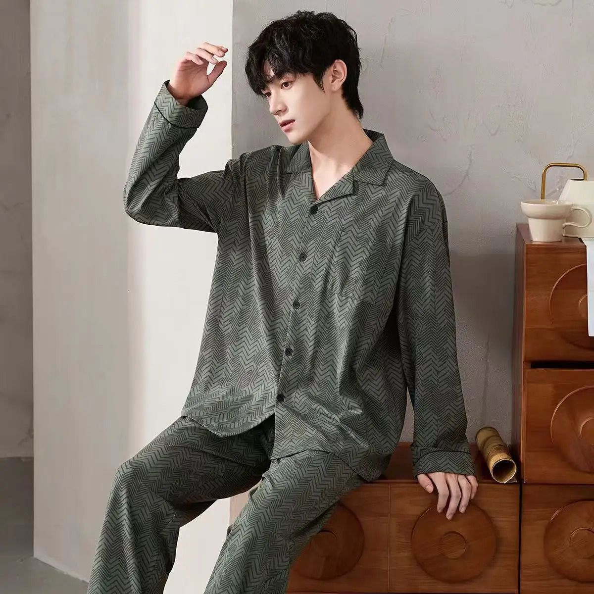 Large Size High-End Casual Mens Pajamas Spring and Autumn Turn-Down Collar Long-Sleeved Suitable for Going Out in Autumn and Winter Loose-Fitting Lo