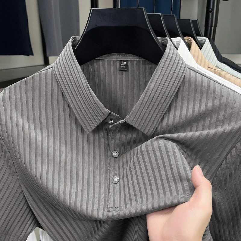 2025 New Mens Casual Fashion Striped Short Sleeved Collar Polo Shirt Breathable and Comfortable Summer Versatile T-shirt W251208