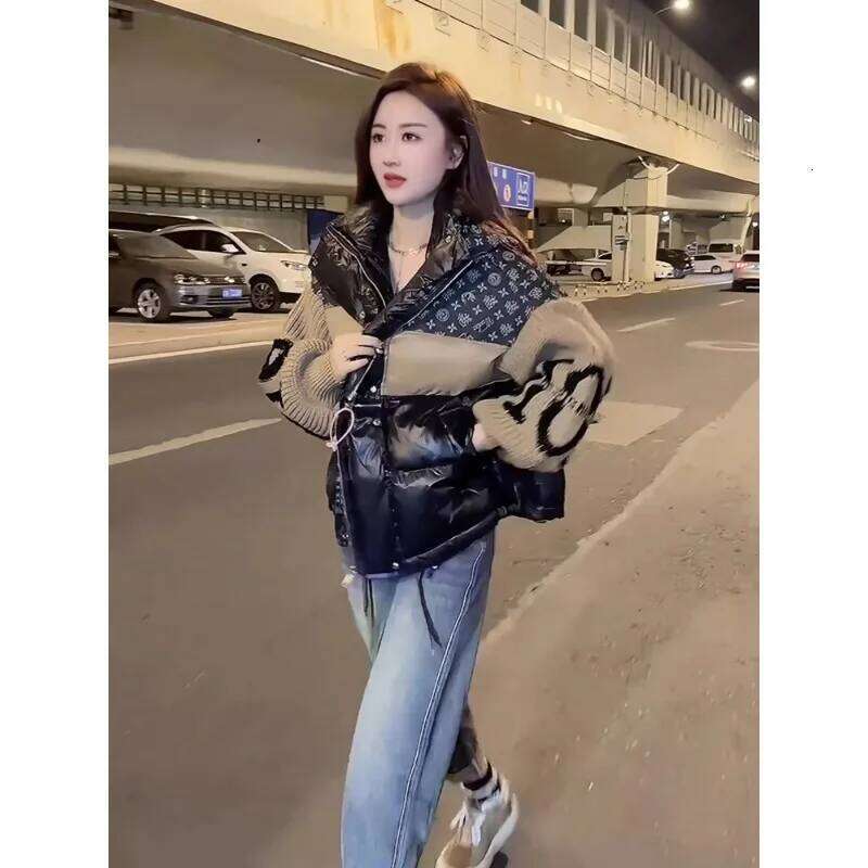 Cotton Jacket Fashion, European Design, Contrasting Color Splicing Knitted Sleeves, Trendy Jacket, 2024 Winter New Women's Clo Mdng251208