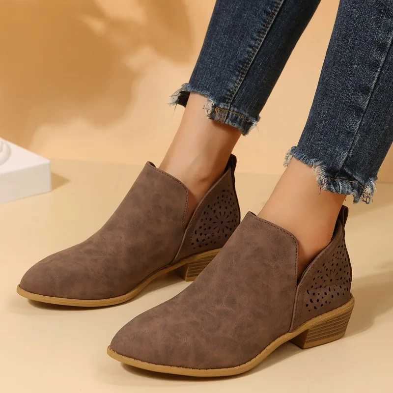 Large Size Boots Womens Chelsea Boots Hollow Out Design Autumn New Sle 43 Size Faiable Youth Summer Rubber SoleXJ251208