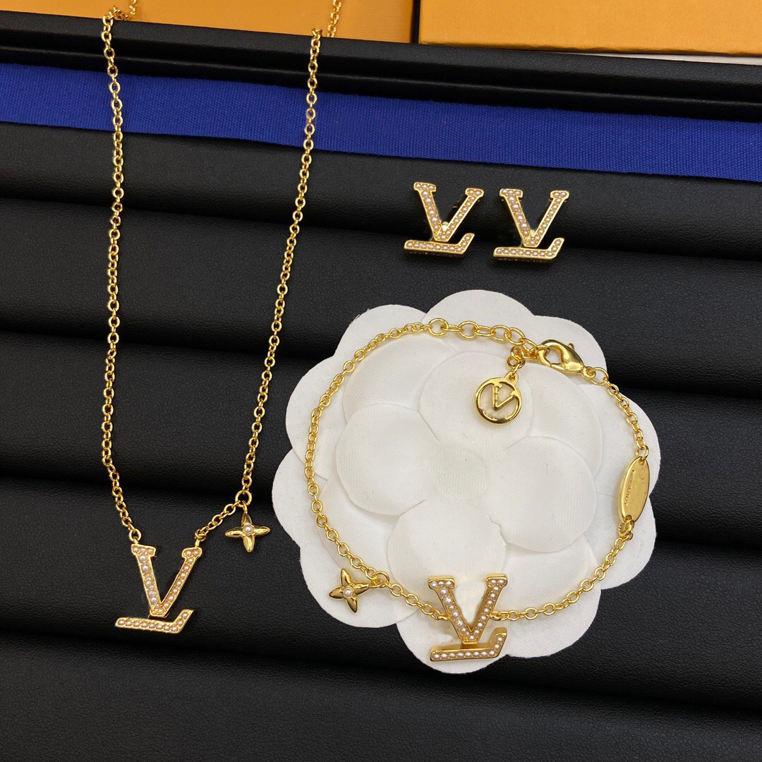 Women Luxury Designer Necklace Bracelet Earrings Gold Plated Classic V Letter Pendant Necklace With Full Small White Pearls Brass Fashion Set For Ch