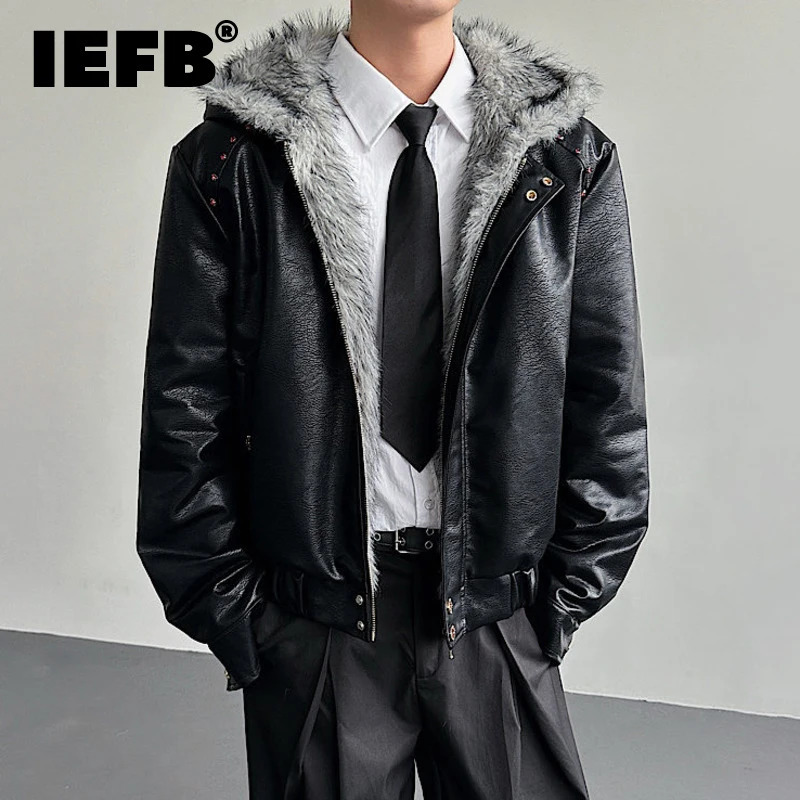 IEFB Niche Mens Coats Faux Fur Patchwork Hooded Solid Color PU Leather Diamonds Decoration Male Jackets Trend 9X1715 251205BJ