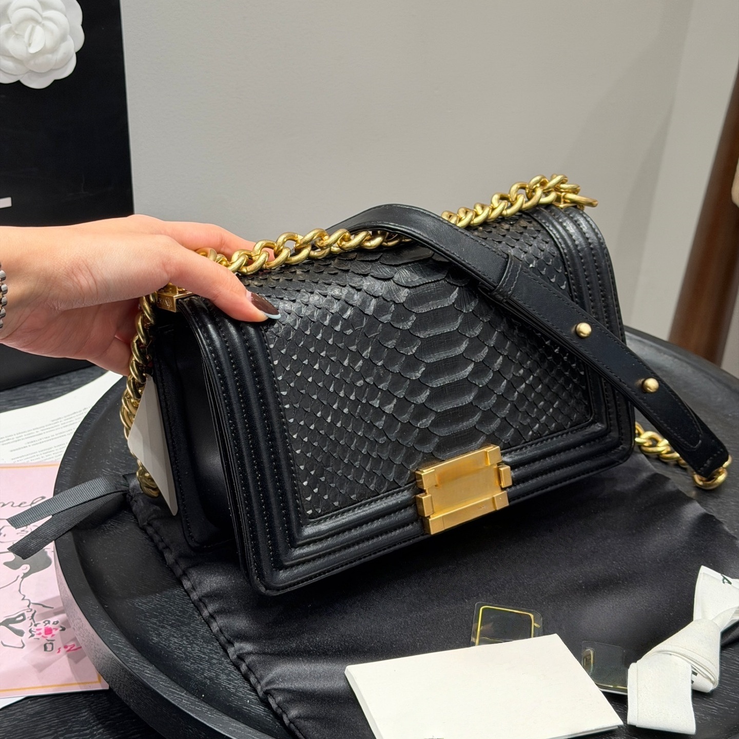 Designer Bag Lambskin Caviar Leather Classic Fashionable Leboys Women's Crossbody Bag Flip Single-Shoulder Bag Black Sheepskin Bag Pattern Gold