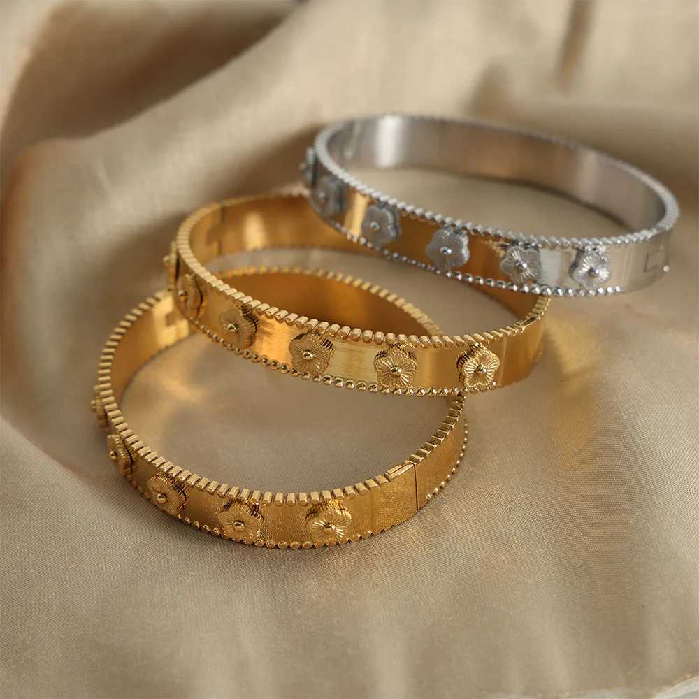 Fashionable New Design Stainless Steel Metal Gold Silver Five Leaf Flower Bracelet High Quality Womens Temperament Gift CloverXJ251209
