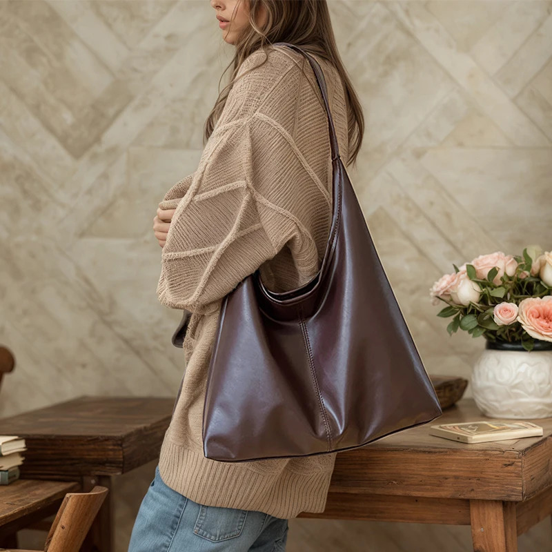 Vintage Tote Bag Large Capacity Simple Womens Shoulder Bag Hobo Bag For Female Commuting Corssbody Bag251203