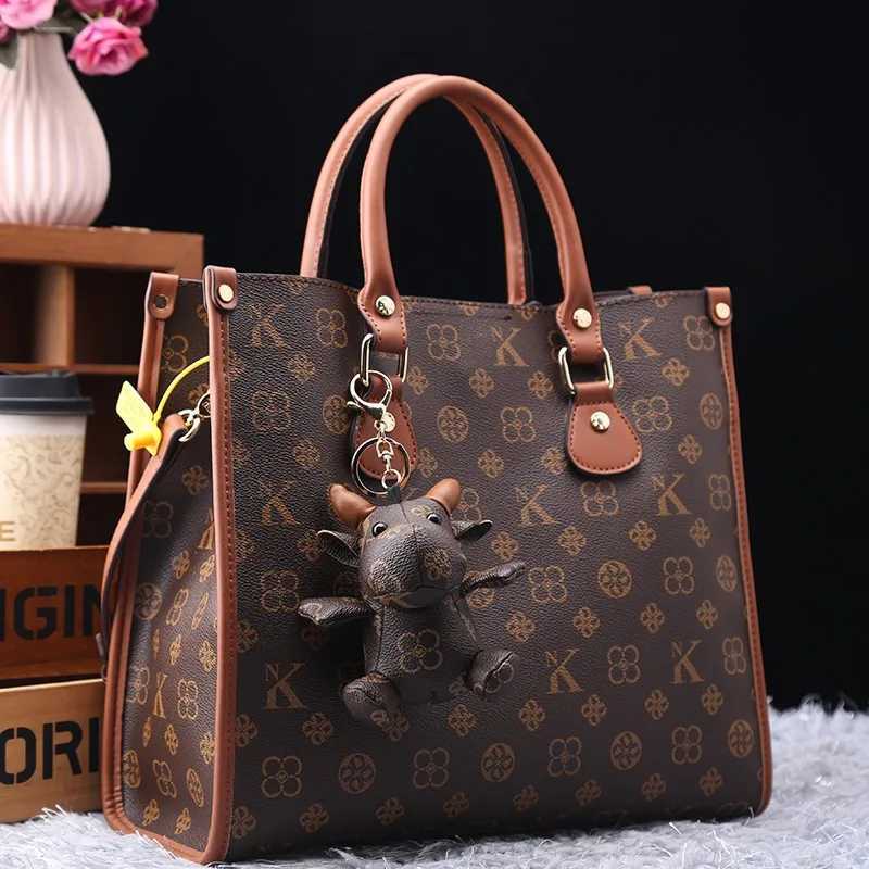 Light luxury brand womens bag 2025 new fashionable and versatile single shoulder crossbody high-end handbag with large capacity W251209