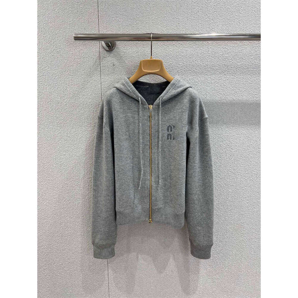Designer 2025 Winter New Miu Lazy Casual Style Double Zipper Letter Jacquard Hooded Knitted Cashmere Cardigan 30aa