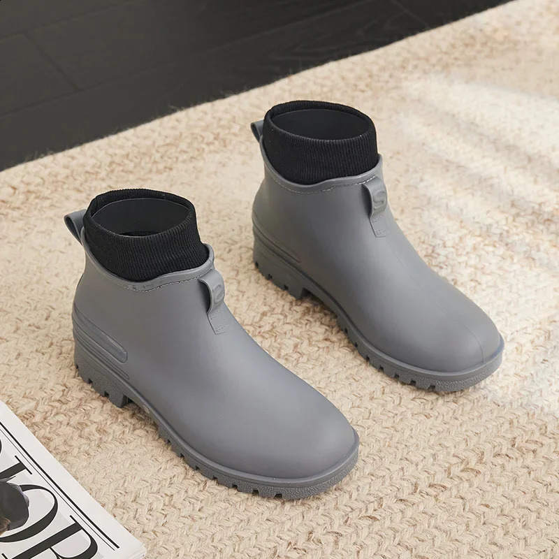 Rain Shoes Mens Non-slip Waterproof Shoes Outdoor Fashion Wear-resistant Plastic Shoes Winter Cotton Warm Short Rain Boots Men 251204