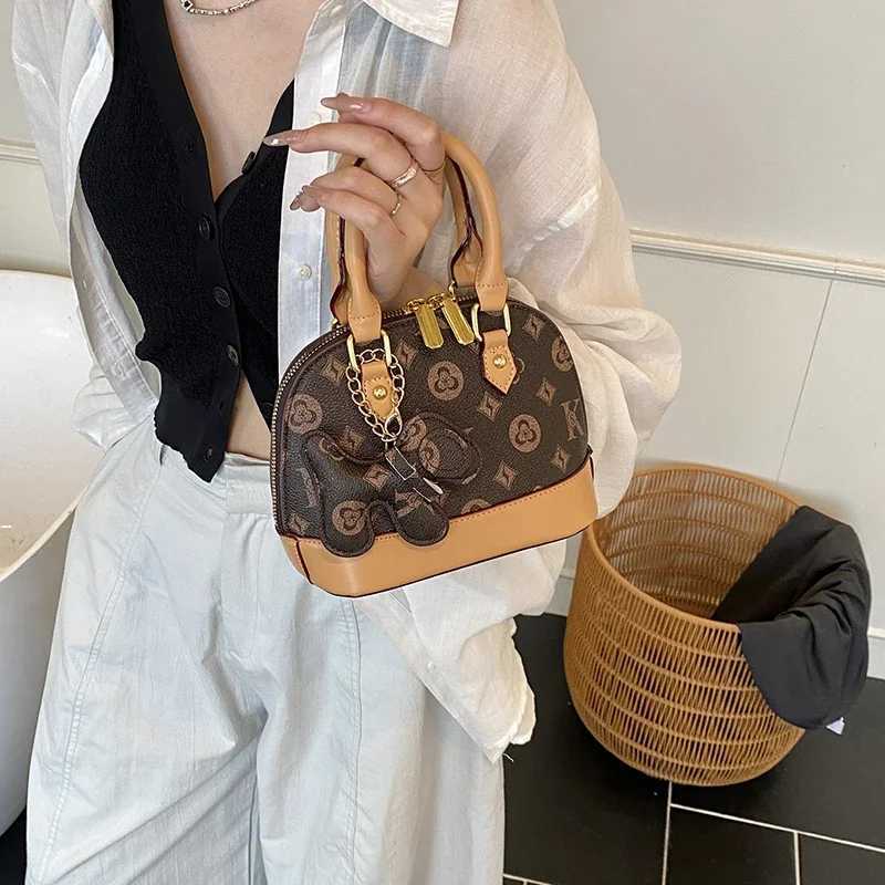 Trendy Solid Color Commuter Bag for Casual Women with Minimalist Simple Vintage Letter and Large Space W251209