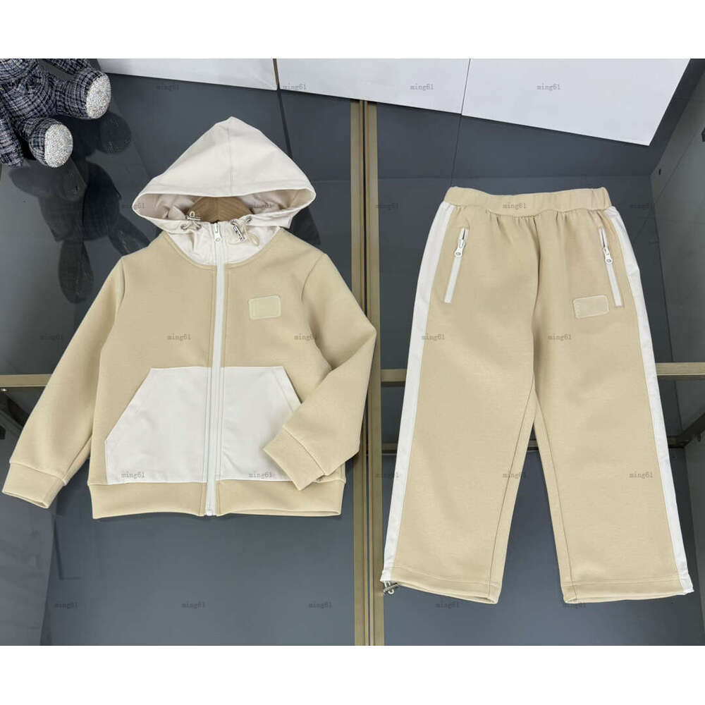Brand baby coat suits autumn tracksuits kids designer clothes boys girls Long-sleeved jacket and Zipper pocket design pants A943X26N000
