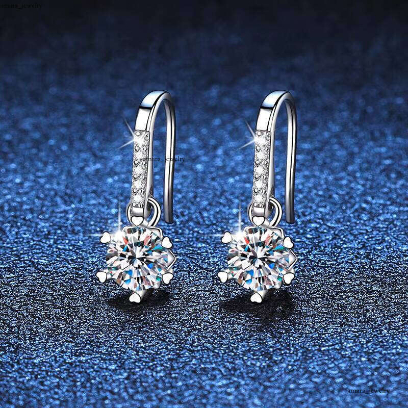casual and fashionable Small Daisy D Color VVS Moissanite s925 Sterling Silver Earrings for Women