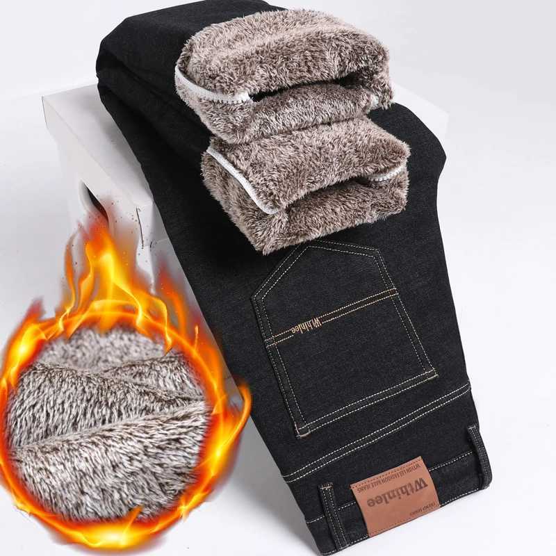 2025 inverno nuovi uomini di lana caldi jeans foderati in pile ispessito stretch pantaloni di jeans dritti pantaloni caldi da uomo di marca M251209