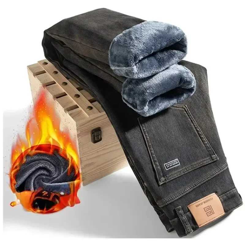 Winter Plush Jeans New Casual Straight Tube with Fleece Thickening Loose Outside Warm Long Pants Streetwear Men M251209
