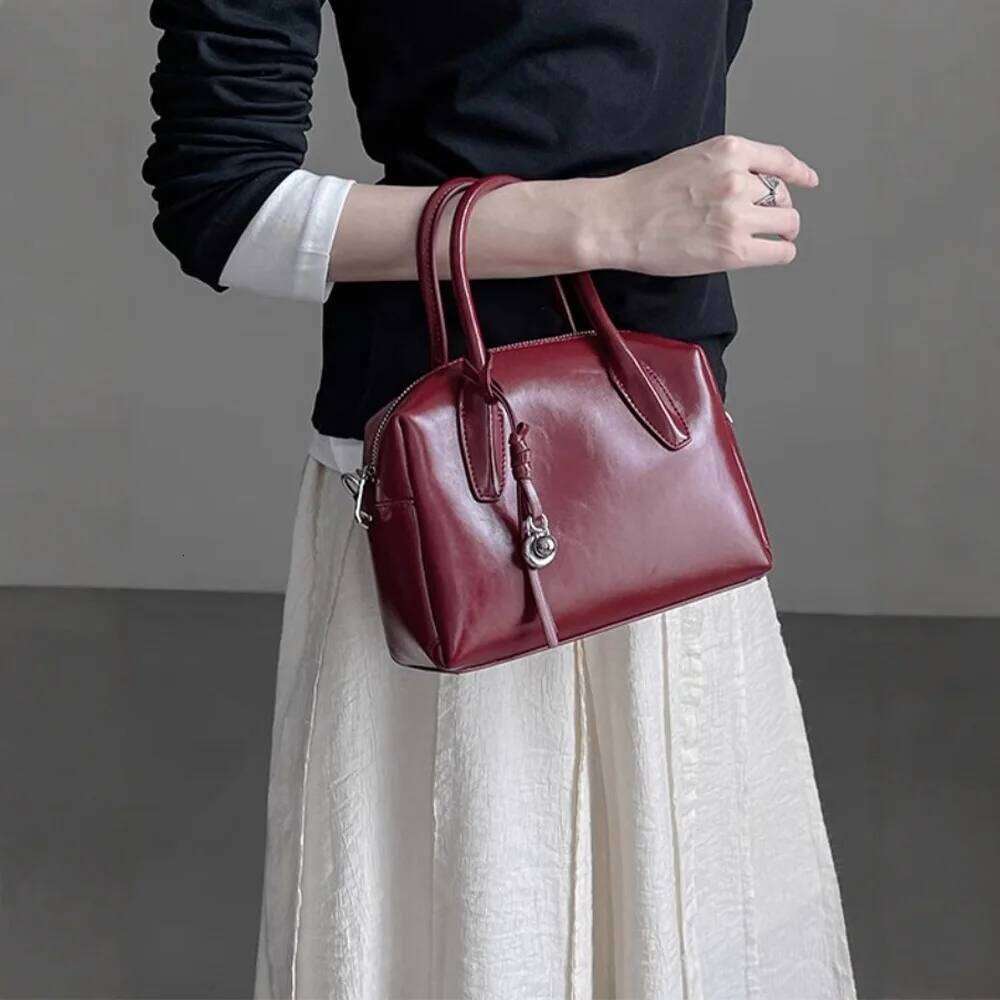 Women Genuine Leather Shoulder Female Handbag Totes High Capacity Commuter Daybag Crossbody Bag Purse St251209