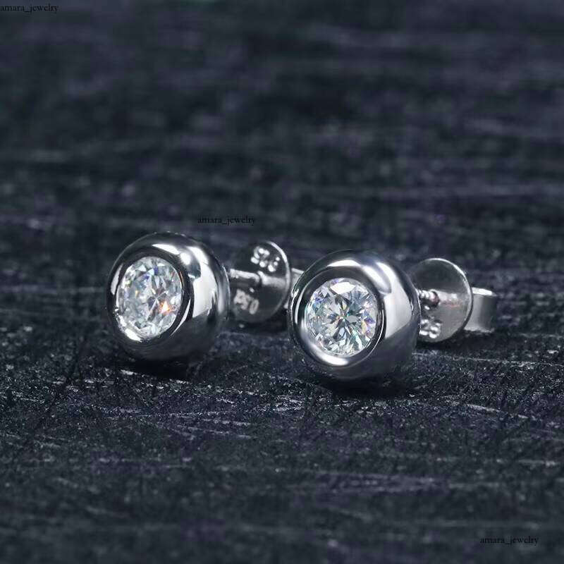 Hot Sale 925 Sterling Silver VVS Moissanite Studs 0.5 CT Inlaid Frame Set Women's Carbon Stone Earrings