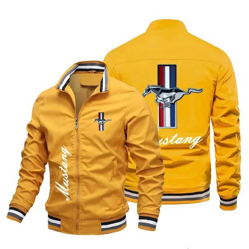 Un cappotto da uomo ampio con cappuccio staccabile ha uno stile alla moda ed è un capospalla ampio adatto per la primavera W251209