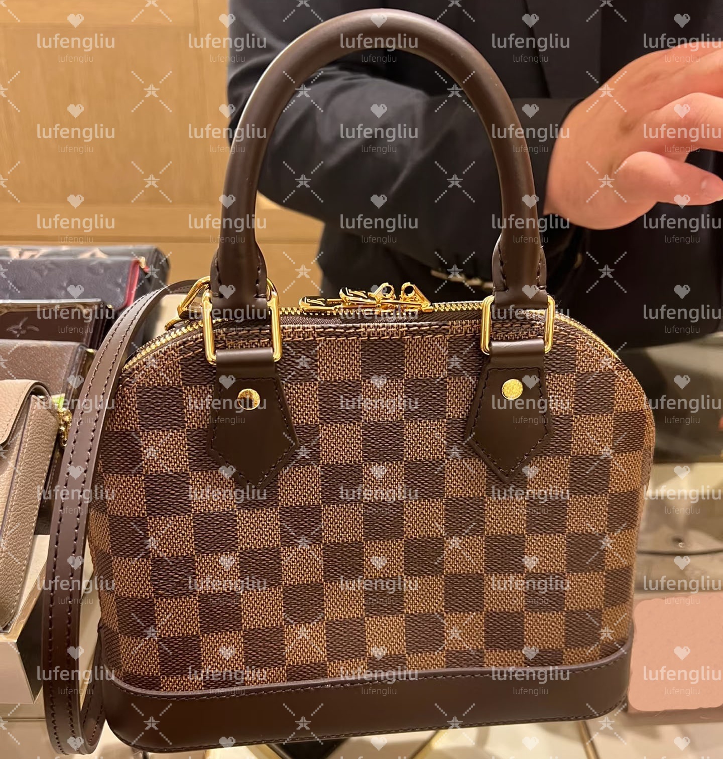 Designers Almas BB Top Handle Shell Handbag with Luxury Carrying Bag Backband Womens Classic Printed Leather Shoulder Bag Mens Wallet Cross body Han