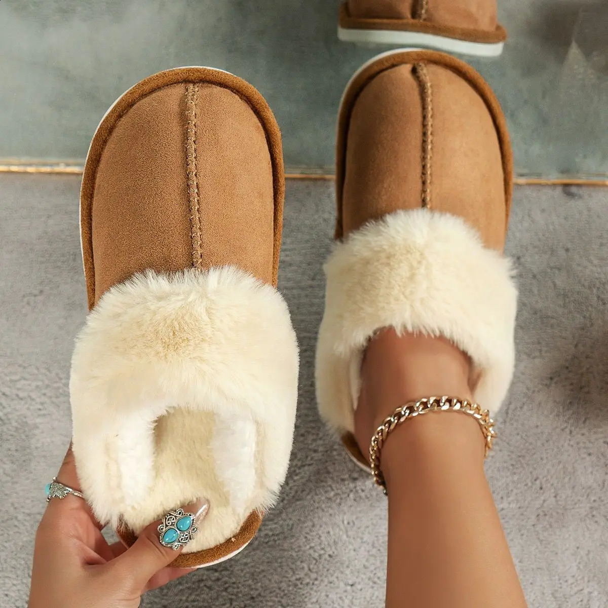 2024 new Plush warm Home flat slippers Lightweight soft comfortable winter slippers Womens cotton shoes Indoor plush slippers 251204