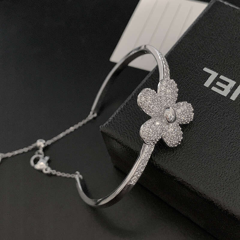 Light Luxury Design Flower Full Diamond Zircon Super Shiny Bracelet High-end Niche Exquisite Elegant Versatile Jewelry