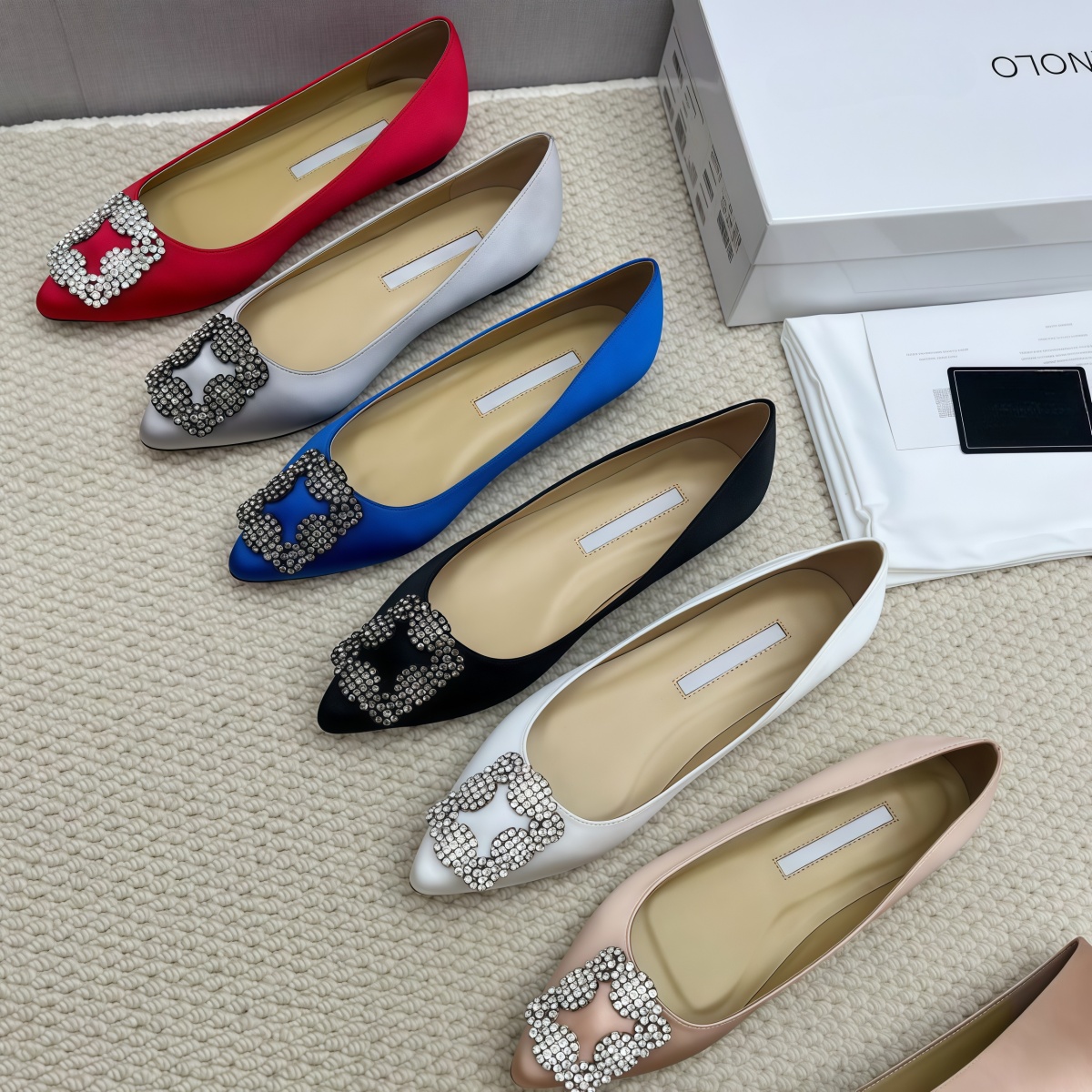 Chaussures de mariage de styliste pour femmes, mocassins à talons plats, strass en soie, boucle carrée, Satin de soie, chaussures pointues à talo