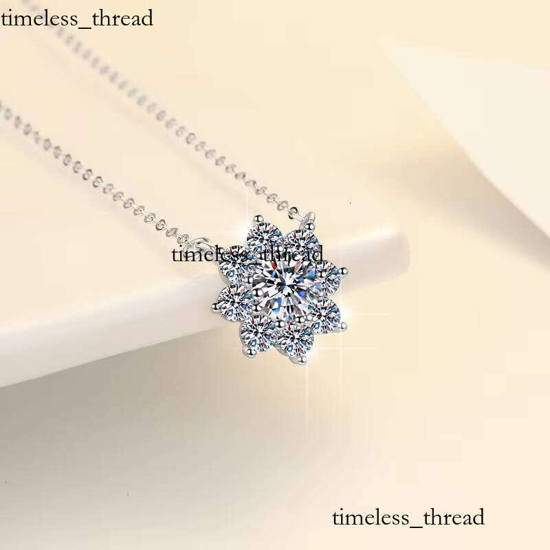 Premium Women's Fashion Flower Shape Charm Pendant Chain Wholesale 925 Silver Jewelry GRA VVs1 Inlaid Stone Necklace