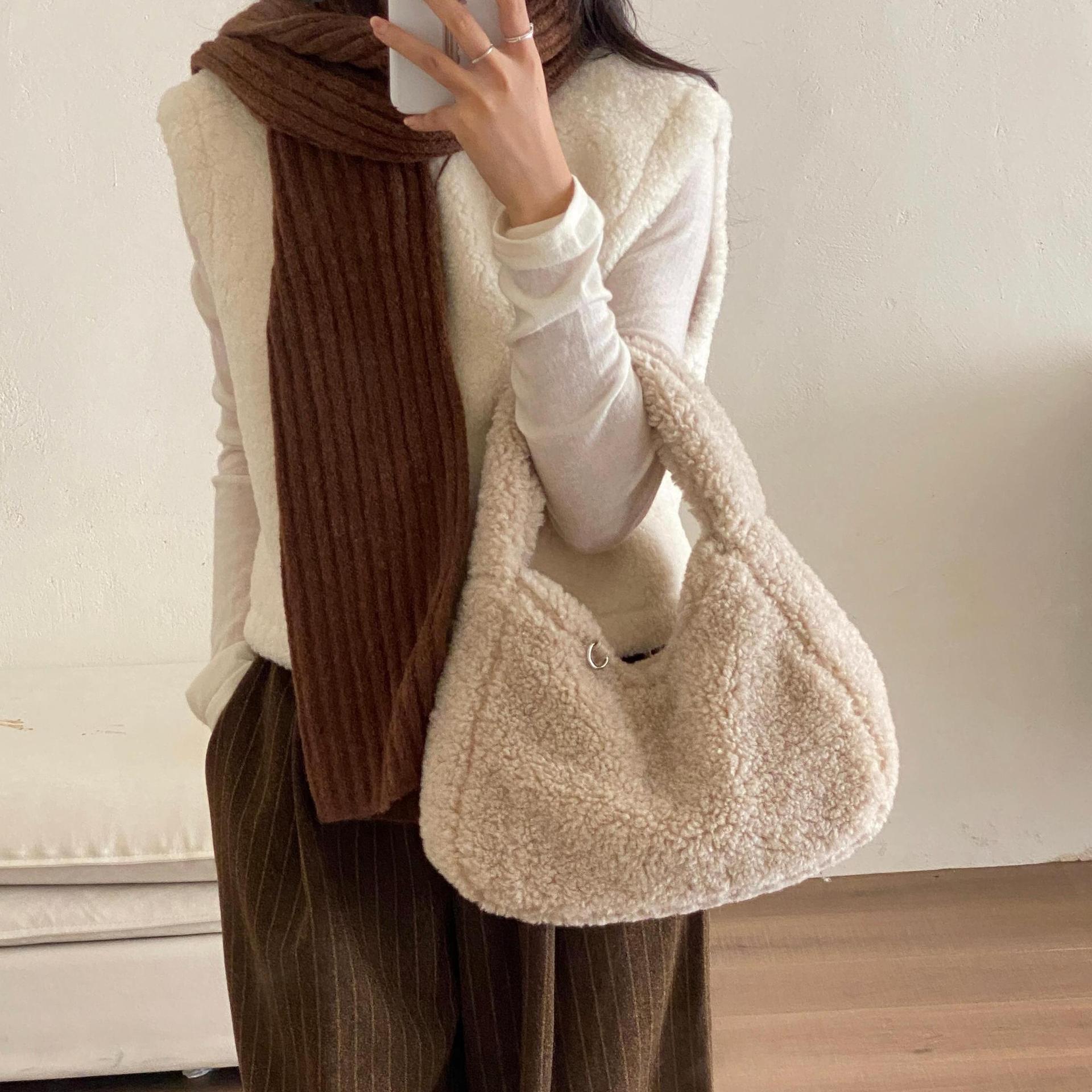 Free shipping 2025 New Korean Style Plush Shoulder Bag Women's Autumn and Winter Large Capacity Tote Bag design Bag